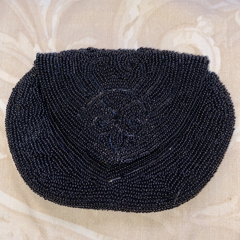 Small evening purse or handlet.
